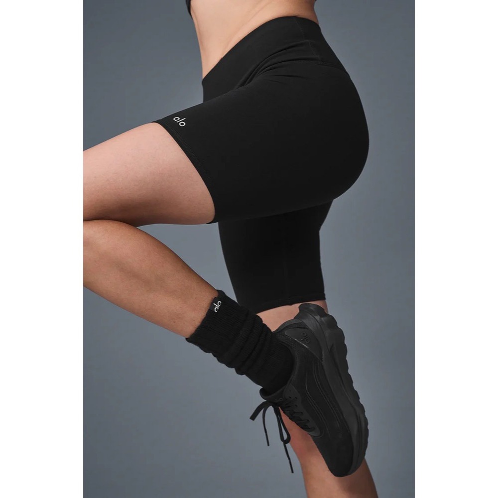 Alo Yoga Women's 7" High-Waist Biker Shorts in Black Size XS Activewear - Picture 5 of 11